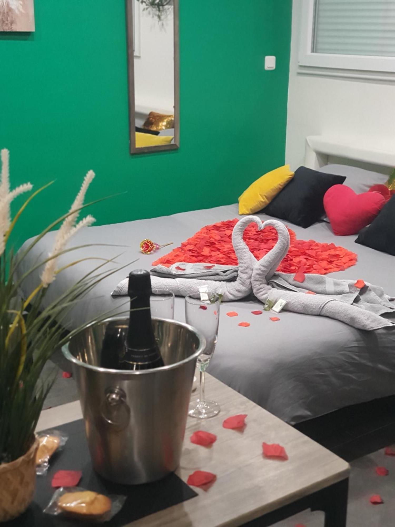 Suite Jacuzzi Privatif Plage Des Catalans Marseille Kültér fotó